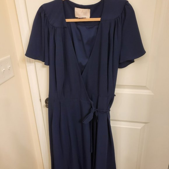 Elegant Navy Midi Dress - Picture 2 of 2